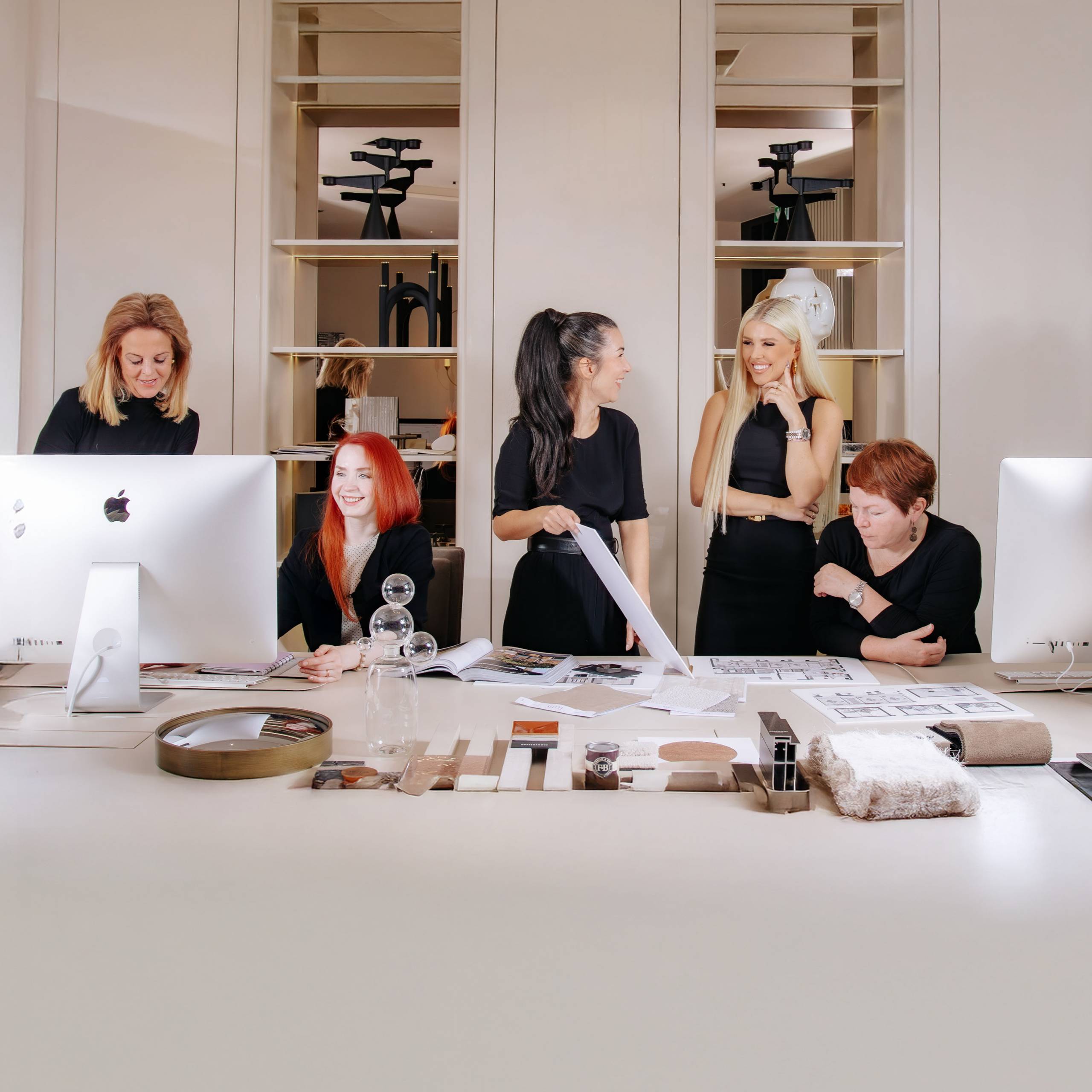 Team PurPur bei der Arbeit im Showroom